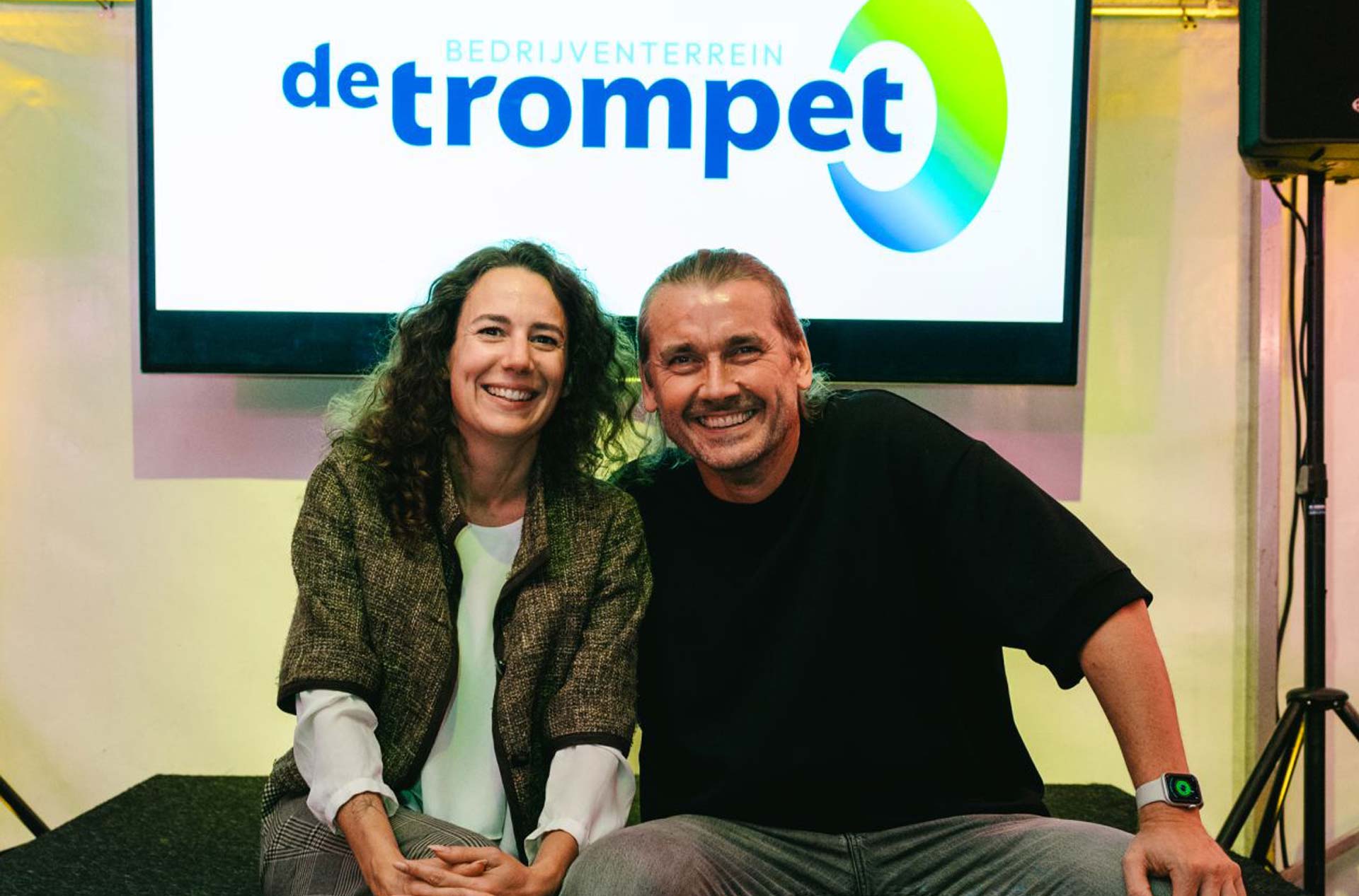 Janneke en Lennart presentatie nieuw logo bedrijventerrein de Trompet